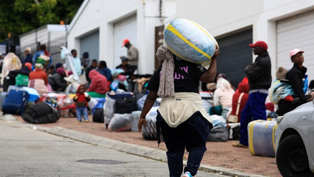 Hundreds of Zimbabweans Depart Cape Town as Anti-Immigrant Tensions Escalate