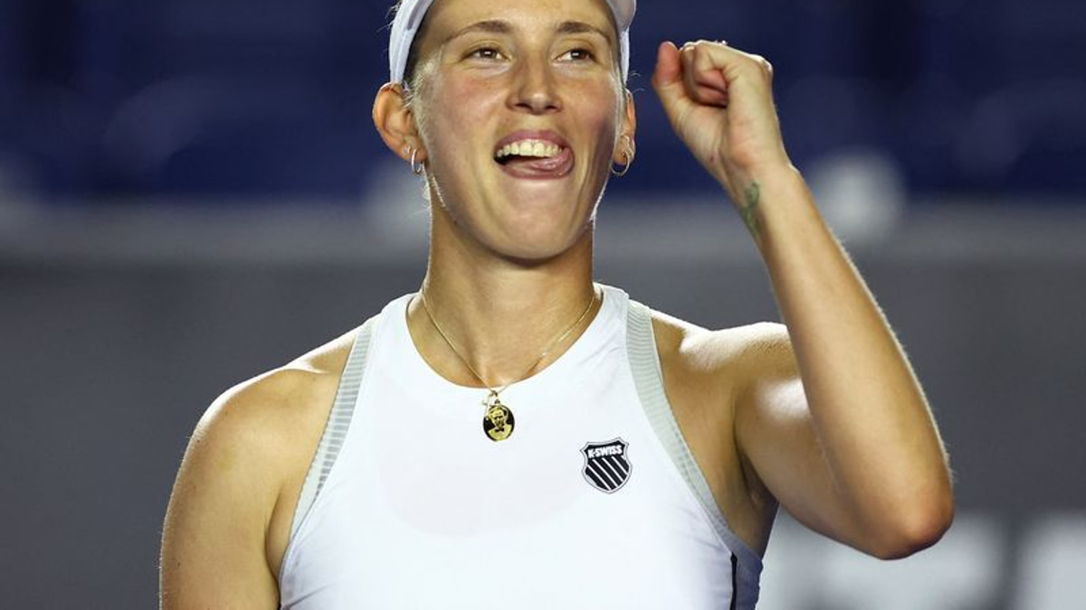 Mertens stages dramatic comeback to face Parry in Monterrey final