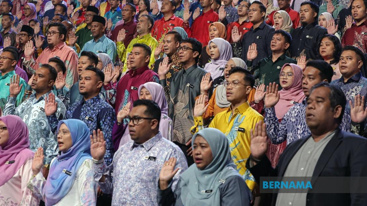Malaysia Maintains Retirement Age at 60 for Civil Servants, Scraps Mandatory PERKESO Contribution