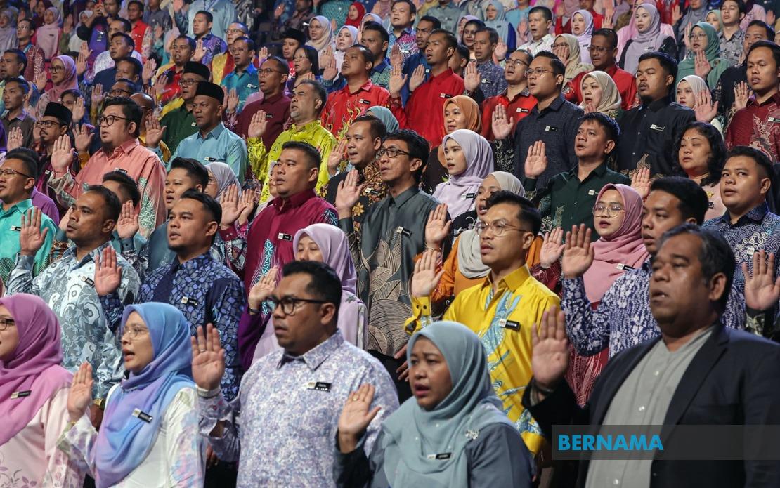 Malaysia Maintains Retirement Age at 60 for Civil Servants, Scraps Mandatory PERKESO Contribution
