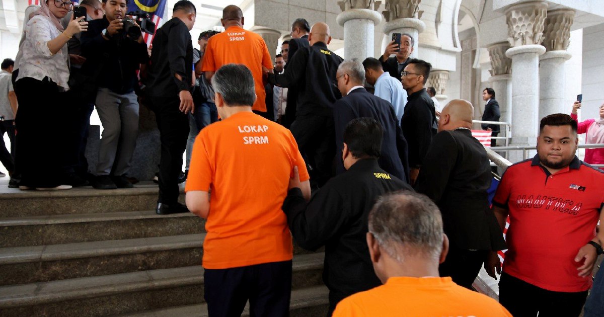 Remand Hearing Ordered for Former Tabung Haji Chief and Treasury Official
