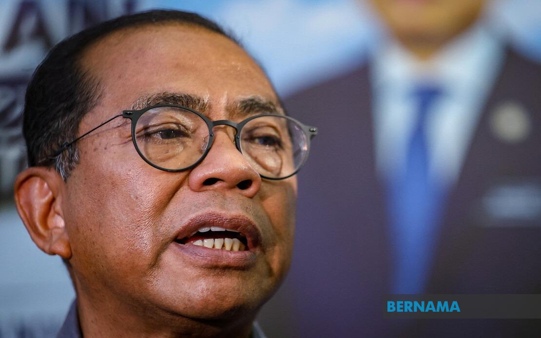 Malaysia's Defence Minister Mohamed Khaled Begins Strategic Visit to Vietnam