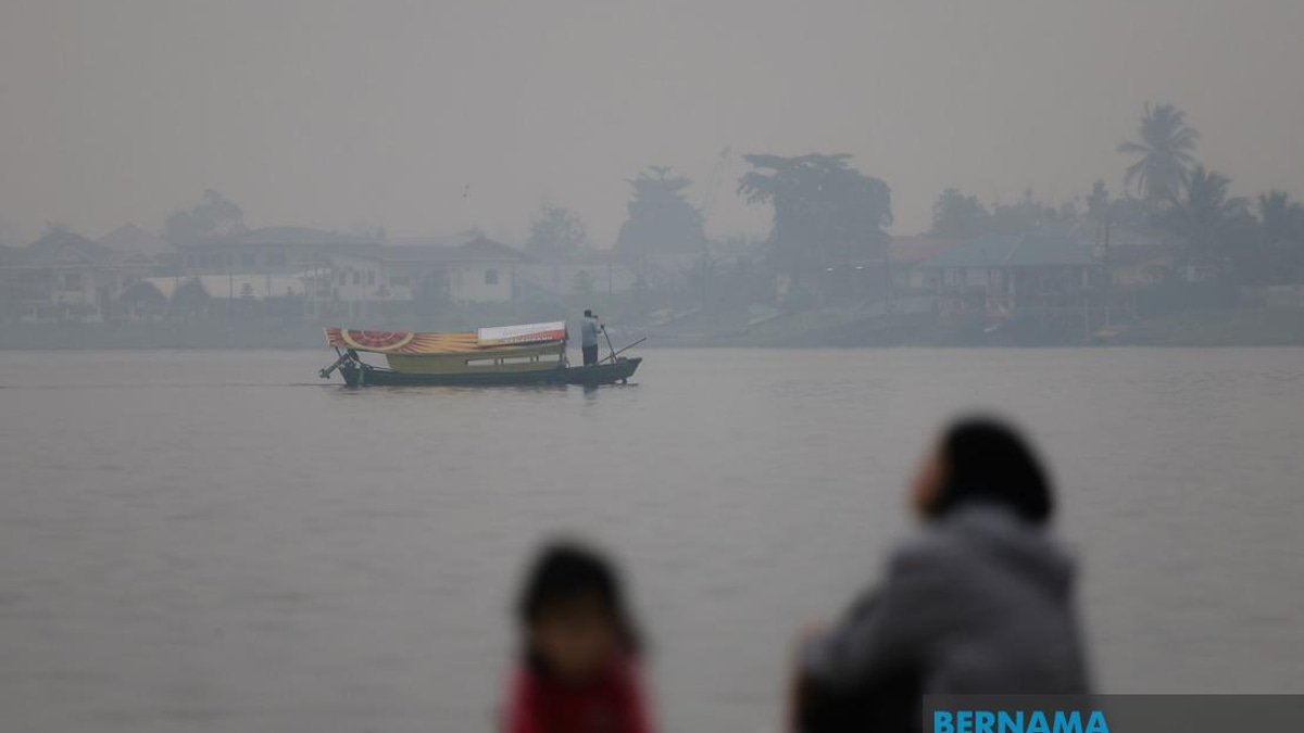 Malaysia Deploys Cloud Seeding in Haze-Hit Regions as Water Levels Fall