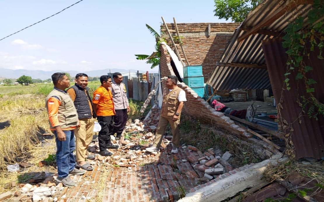 Death Toll From Flores Earthquake Reaches 38 As Rescue Teams Battle Against Time