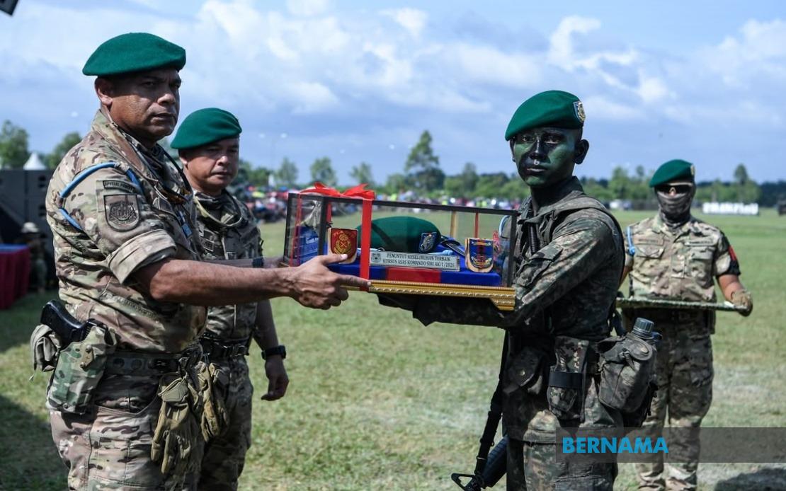 From Failure to Glory: Young Officer Triumphs as Top Commando Trainee