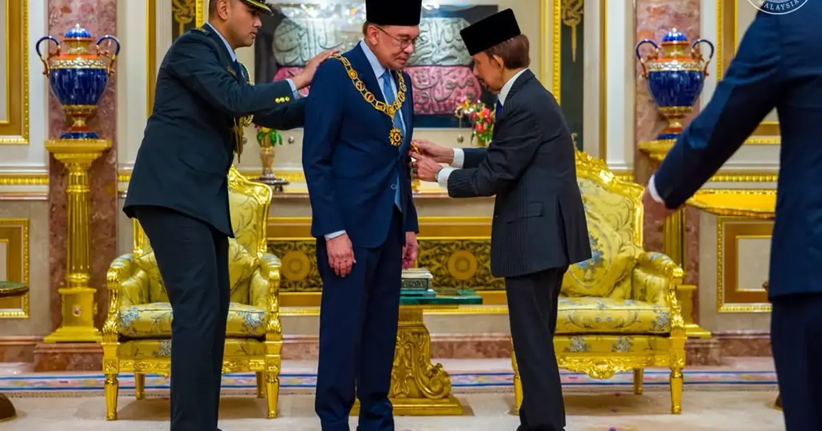 Anwar Ibrahim Honoured with Brunei's High Distinction