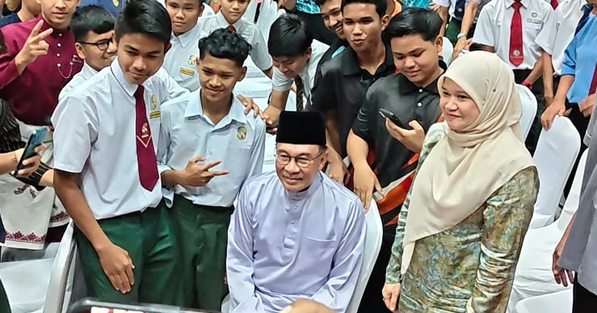 Anwar Cautions Students Against Corrupting Influence of Toxic Politics, Emphasises Ethical Leadership