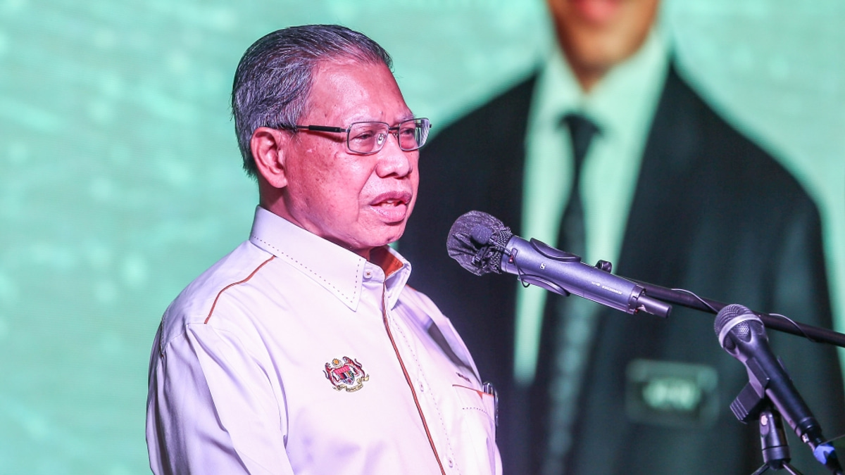 Mustapa Mohamed Steps Back: Senior Umno Leader Signals End of Political Career at 76