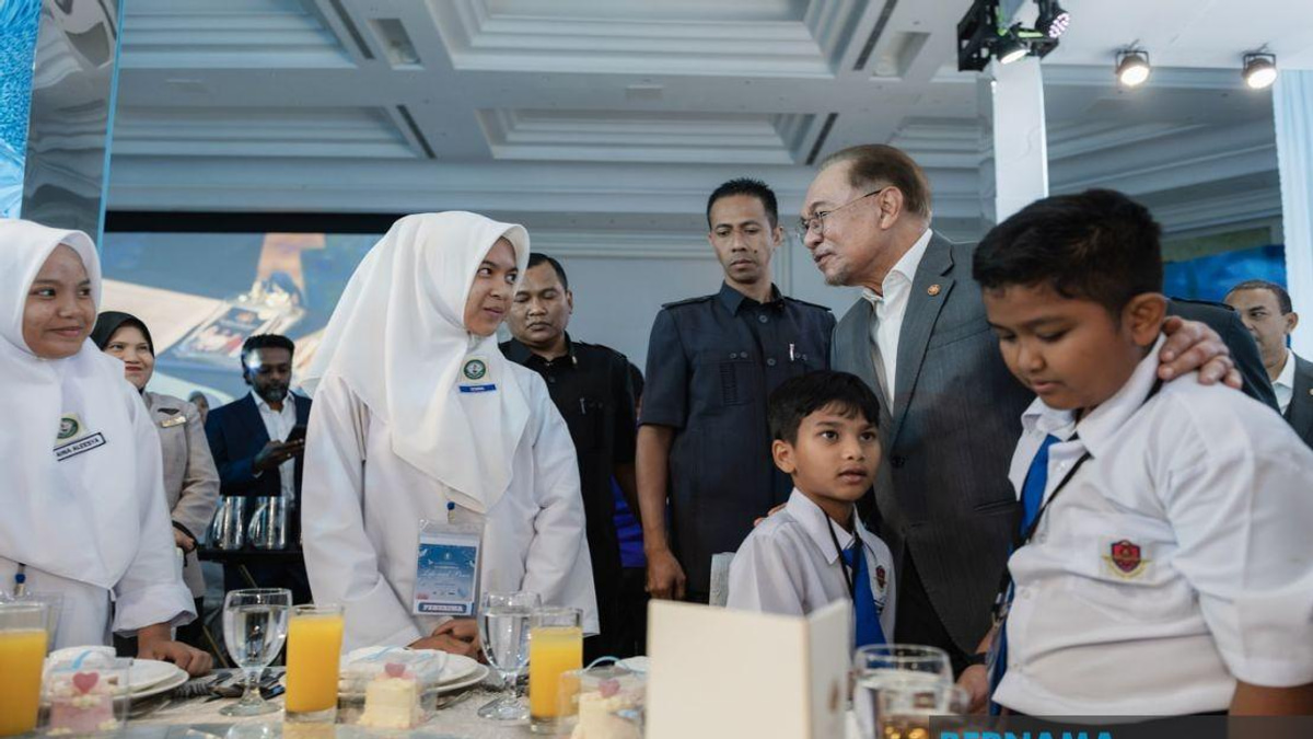 PM Anwar Urges Balanced Education: Intelligence Must Be Paired with Kindness and Respect