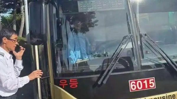 Chinese tourists hailed as heroes after stopping runaway Seoul airport bus, saving 20 passengers