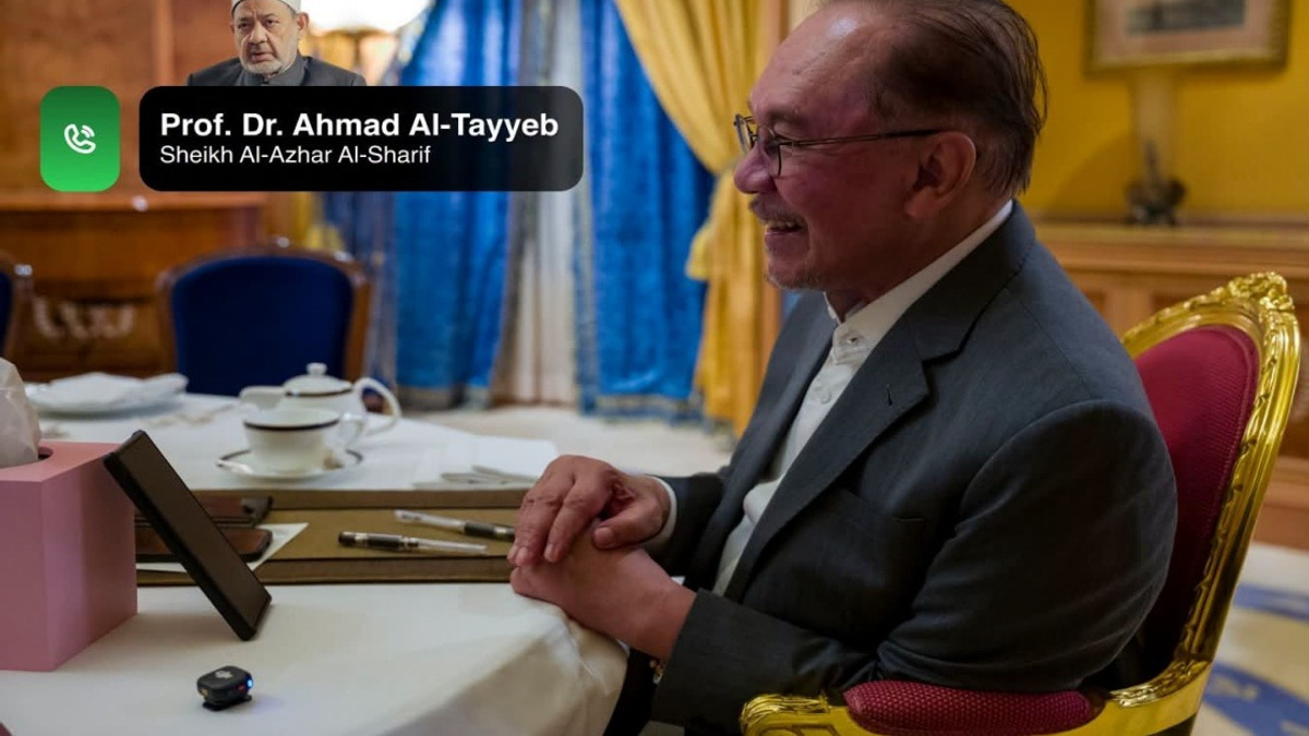 Anwar Discusses Islamic Education Efforts With Sheikh al-Azhar Following Surgery Recovery