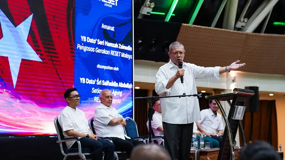 Vote for Anyone but PH, Saifuddin Urges Malaysians in Pivotal Message
