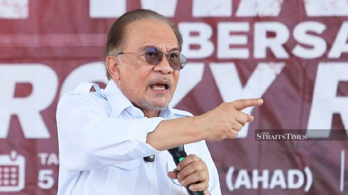 Anwar to Meet Felda Management Over Longstanding Settler Concerns