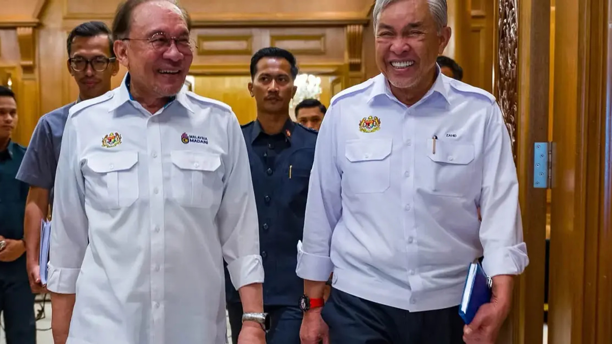 Anwar and Zahid Put on United Front After Ministerial Tensions