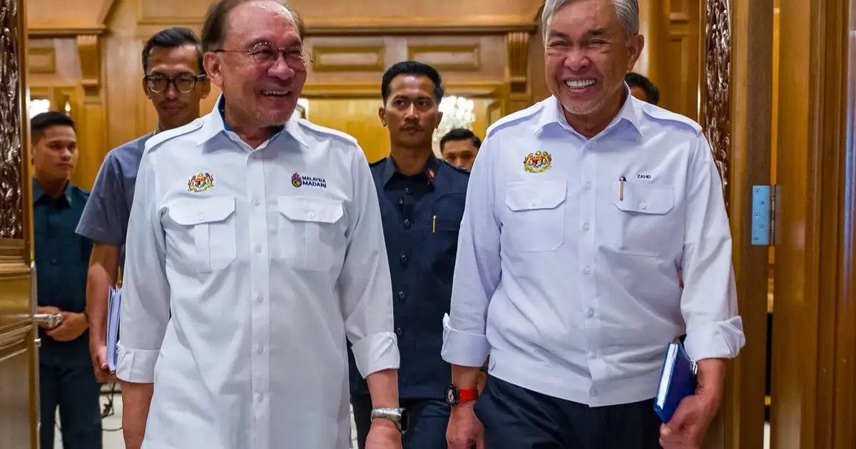 Anwar and Zahid Put on United Front After Ministerial Tensions