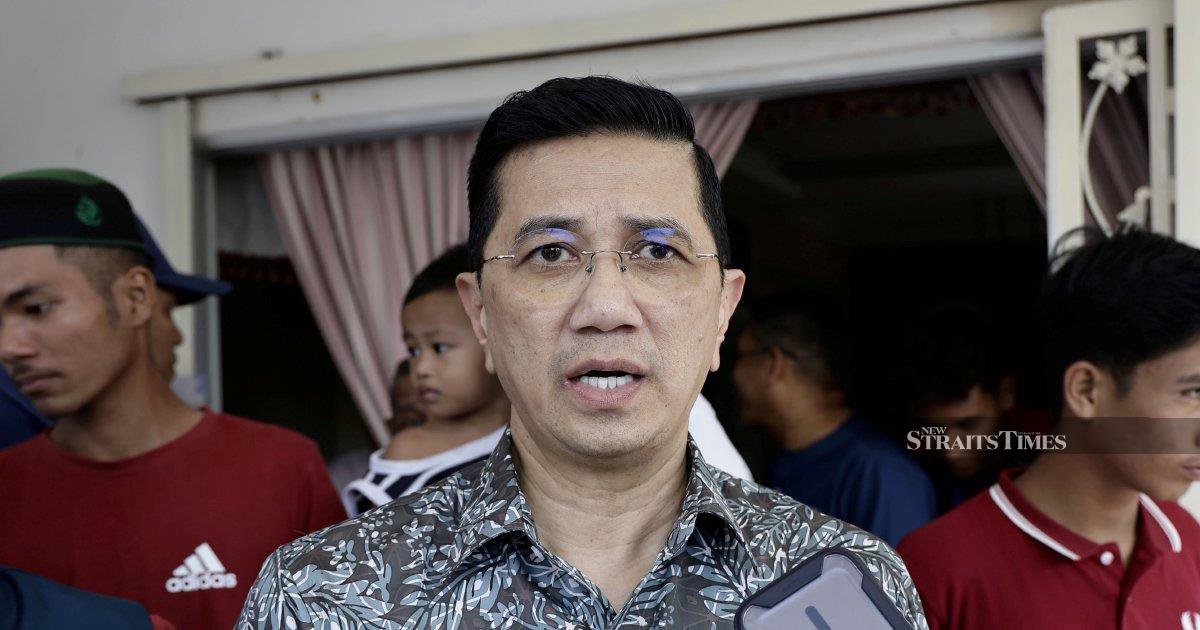 Anwar Dismisses Azmin Ali's Rejection of PKR Return, Questioning His Commitment