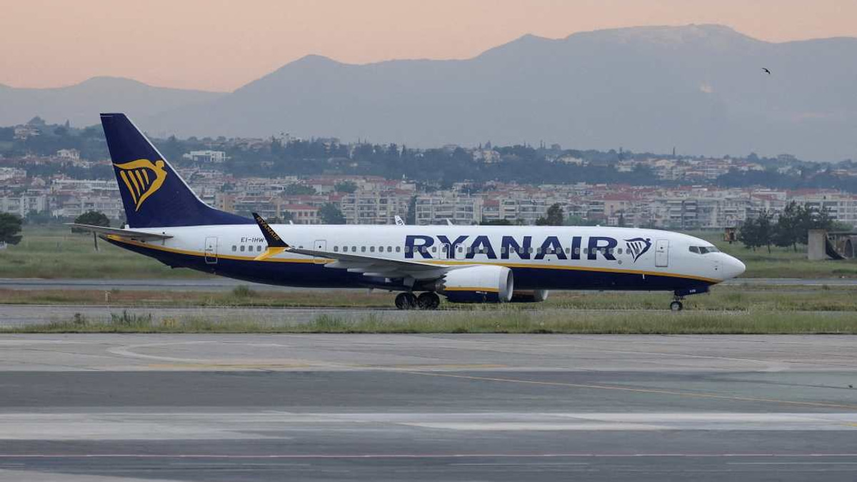 Engine Failure Rips Open Ryanair Window, Nearly Sucks Passenger Out Mid-Flight