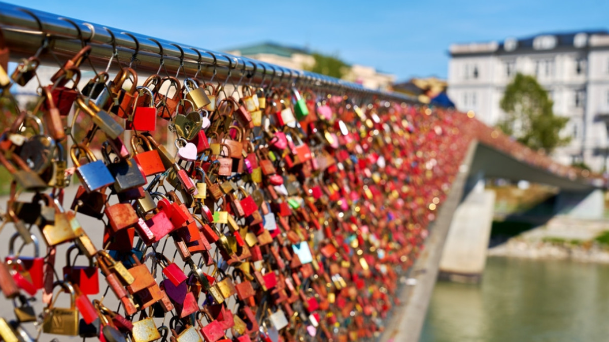 Jakarta's 'Love Lock' Bridge Plan Divides City on Development Priorities