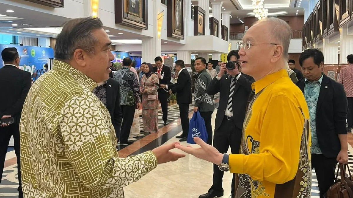 Loke and Wee Set Aside Partisan Tensions as Johor Campaign Heats Up