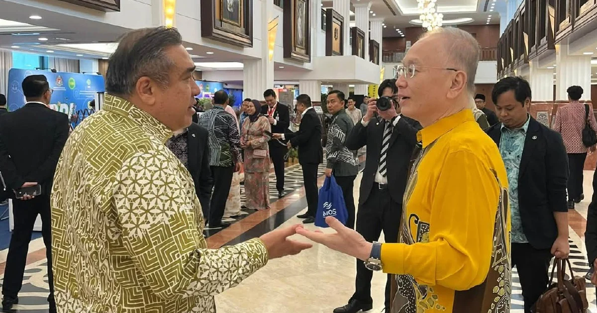 Loke and Wee Set Aside Partisan Tensions as Johor Campaign Heats Up