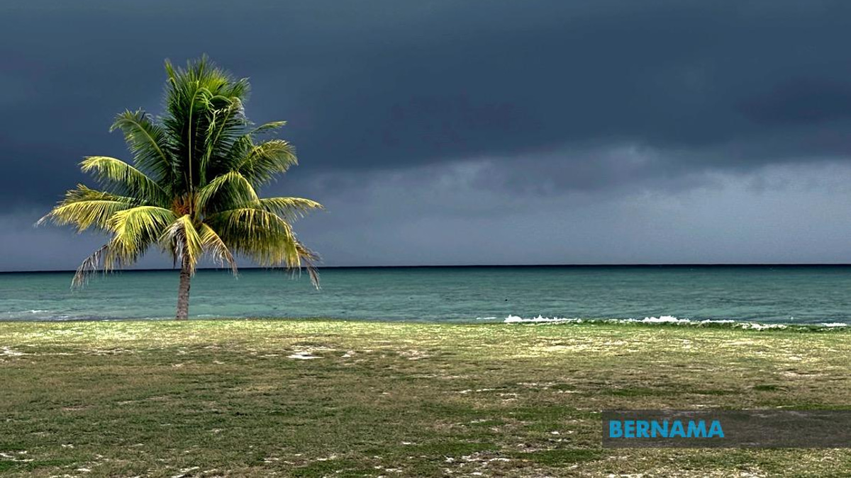 Heavy Rain and Thunderstorms Set to Batter East Coast and Borneo Until Tonight