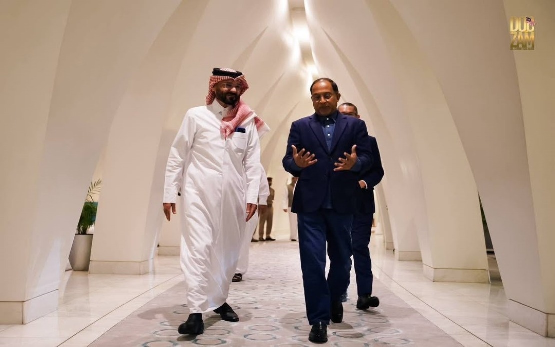 Zambry Represents Malaysia At Final Respects For Former Qatar Amir