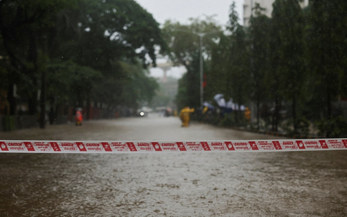 Six Dead as Heavy Monsoon Rains Collapse Building in Mumbai