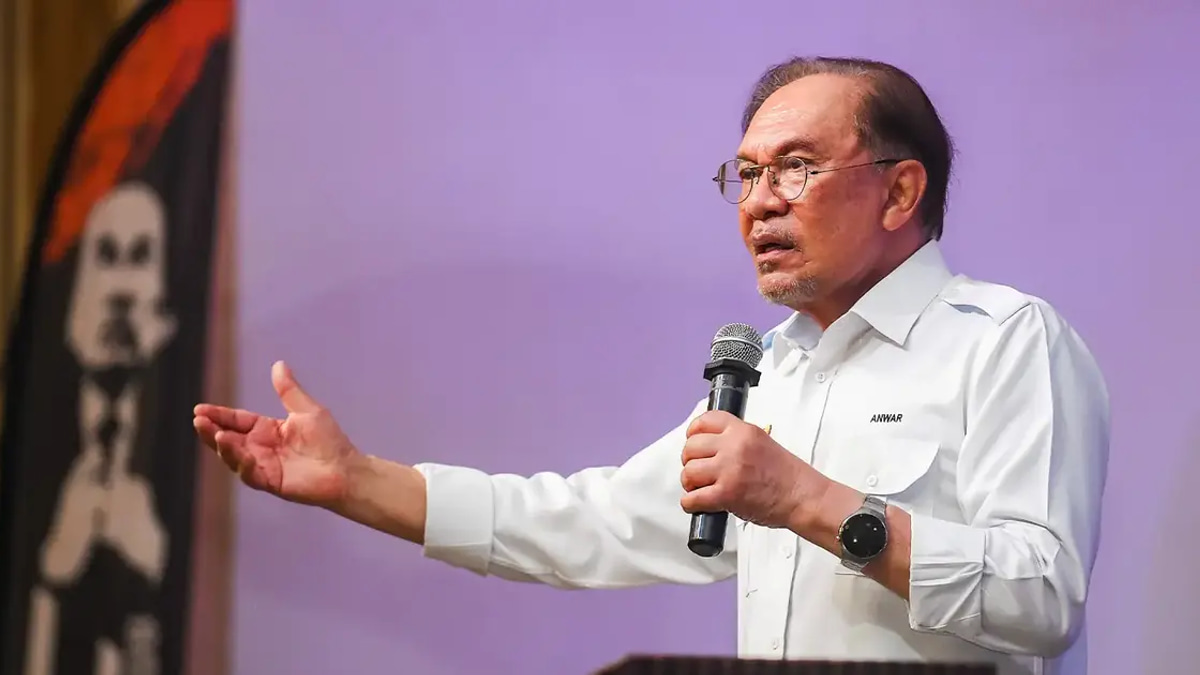 Anwar Accuses 'Free Najib' Movement of Forcing Johor Election Into Coalition Politics