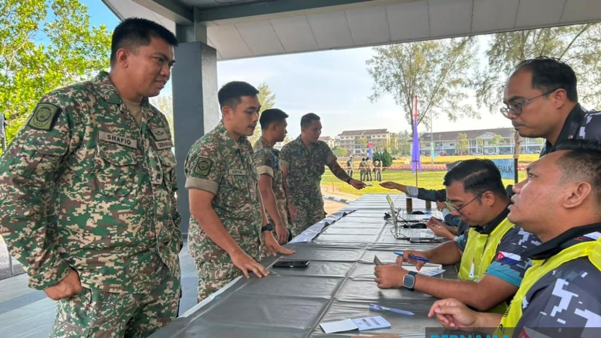 Johor Early Voting Begins Smoothly as Security Personnel Cast Ballots
