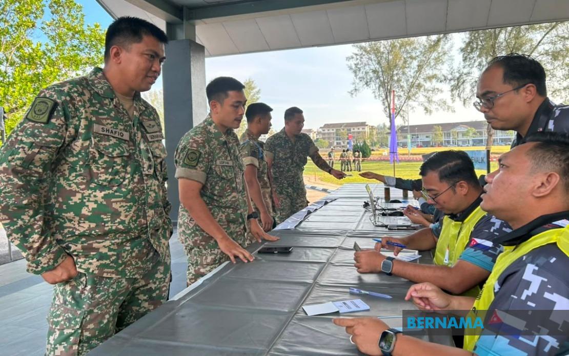 Johor Early Voting Begins Smoothly as Security Personnel Cast Ballots