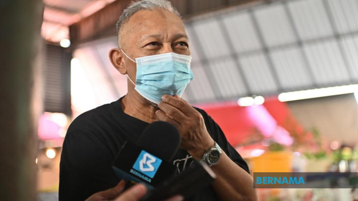 Life Goes On in Serian as Haze Blankets the Town