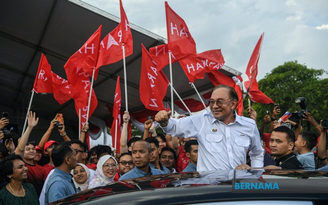 Anwar's Johor Campaign Trail Energises PH Push Ahead of Poll