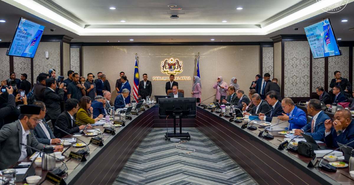 PM Anwar Leads Economic Revival Push at 149th Meeting of State Leaders