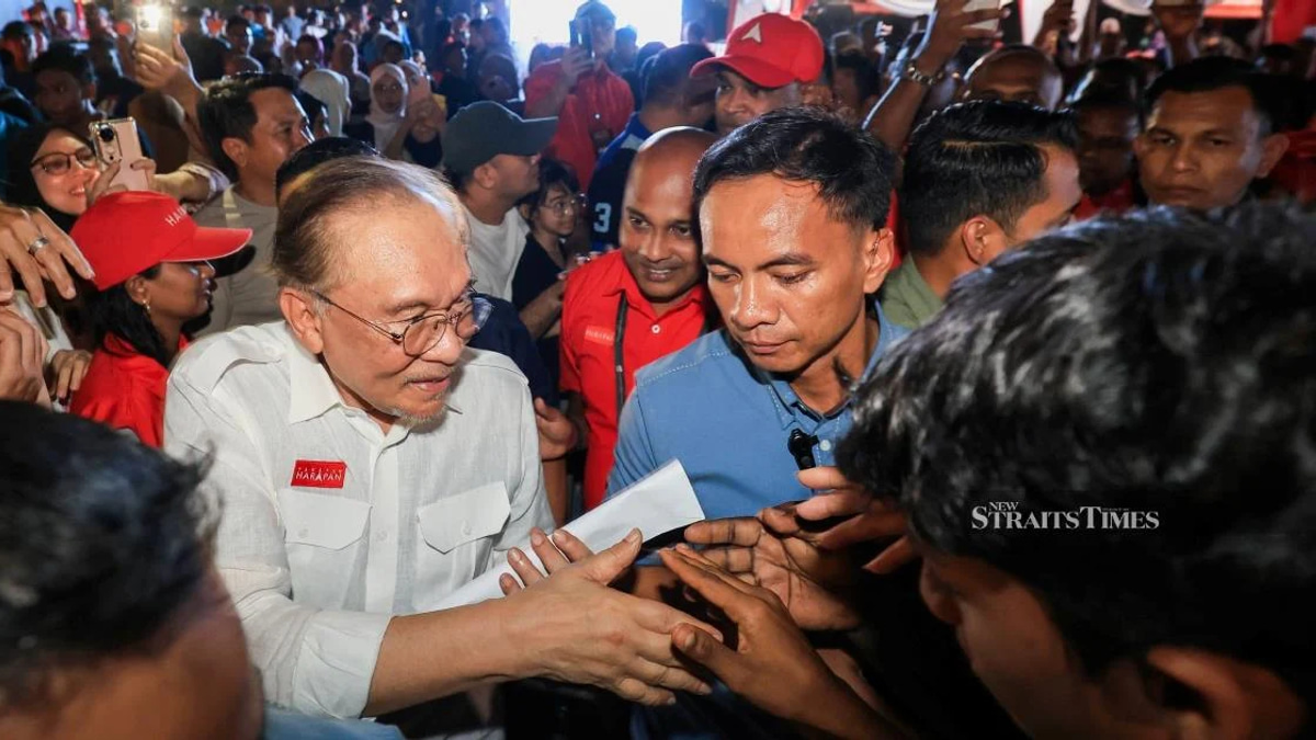 Anwar Dismisses Early Election Calls, Affirms Coalition's Mandate