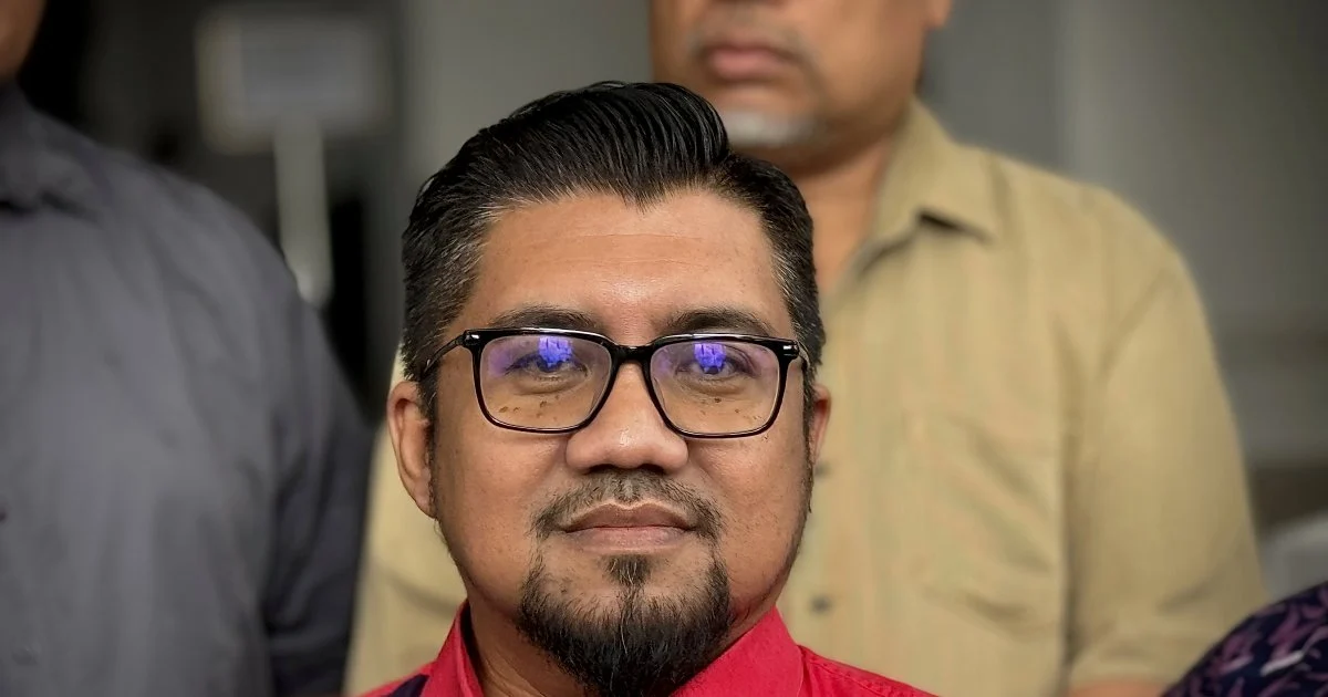Court Overturns Activist's Acquittal, Orders Defence in Royal Defamation Case