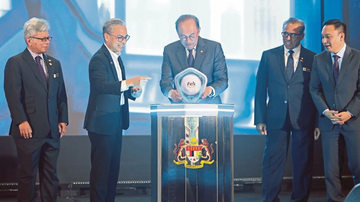 Malaysia's security strategy must evolve beyond traditional military approach, says Anwar