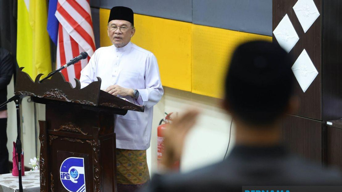 Malaysia Must Develop Teachers Versed in Technology and Human Values, Says PM Anwar