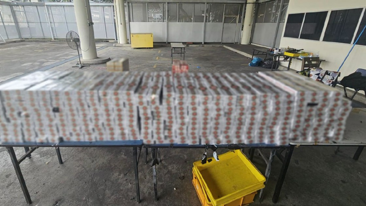 Malaysian Held at Singapore Border with 700 Cartons of Contraband Cigarettes
