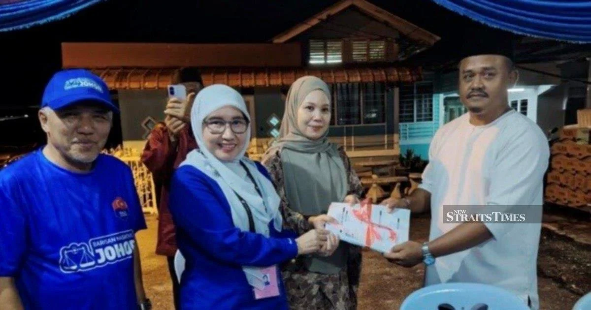 200 defectors boost Umno ranks in Johor ahead of state election