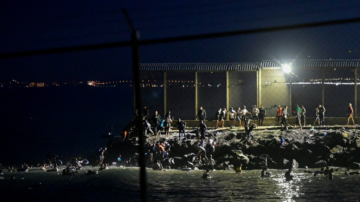 Spain Deploys Military as Thousands of Moroccan Migrants Surge Toward Ceuta Enclave