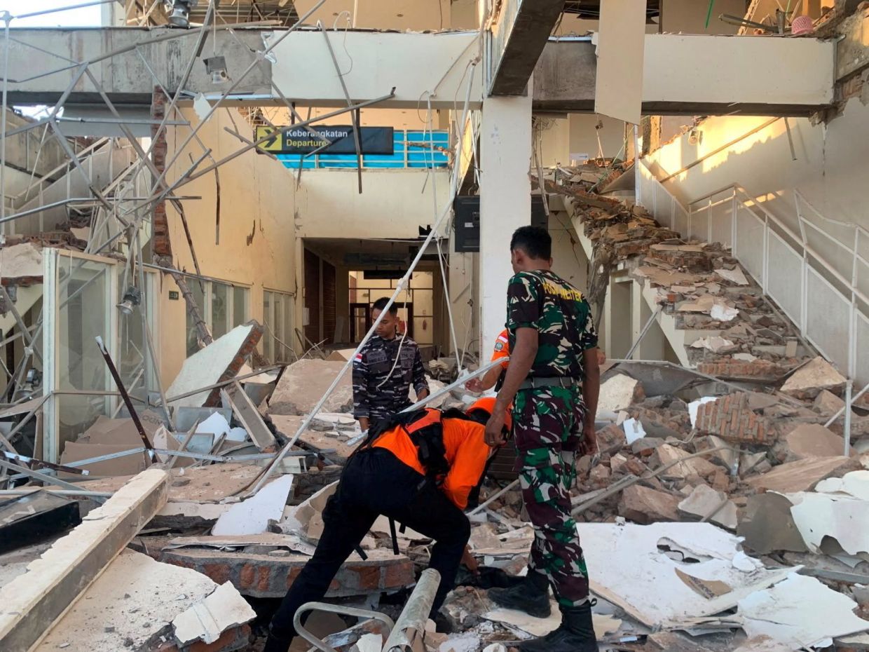 Massive 7.7 Earthquake Rocks Indonesia's Flores Region, Killing at Least Two