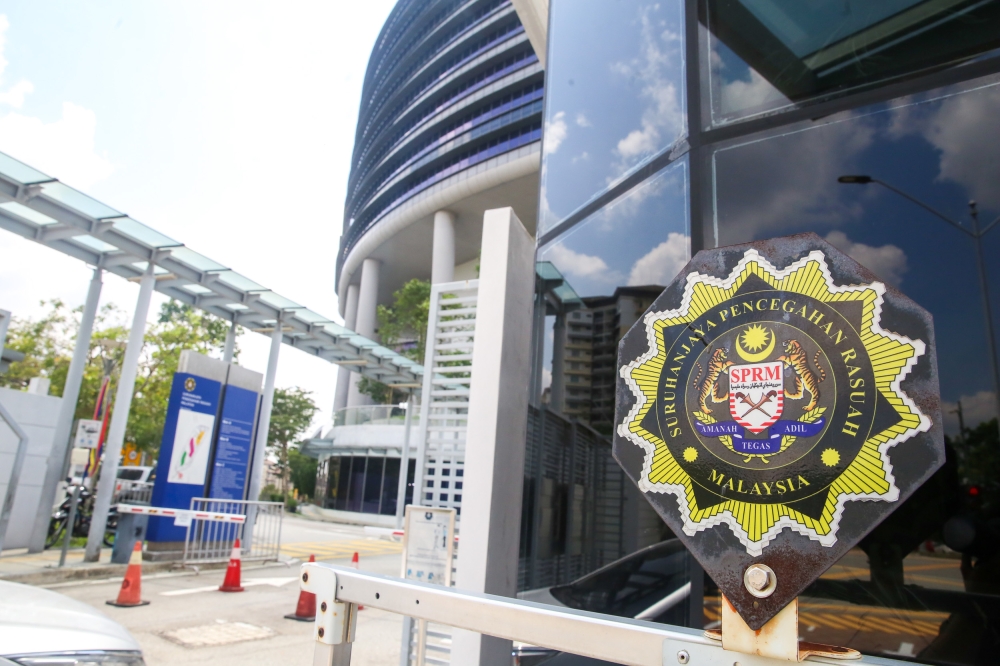 Former Civil Servant Held Over RM300,000 Aid Fraud Scheme Using 11 Identities