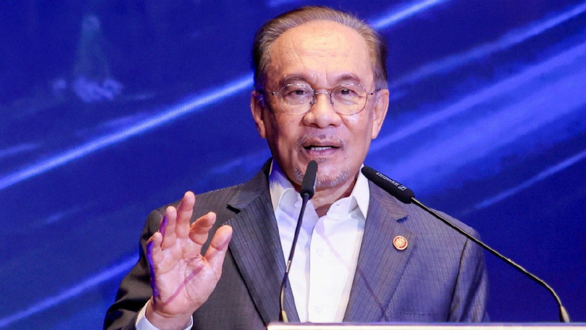 Prime Minister Anwar Ibrahim Undergoes Medical Checks and Monitoring