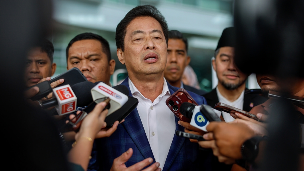 Former MACC Chief Azam Baki Distances Himself from RM178 Million Contract to Brother-Linked Company