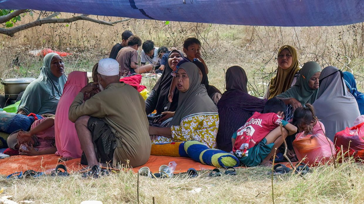 Thousands Still Waiting for Aid After Flores Earthquake Kills 48