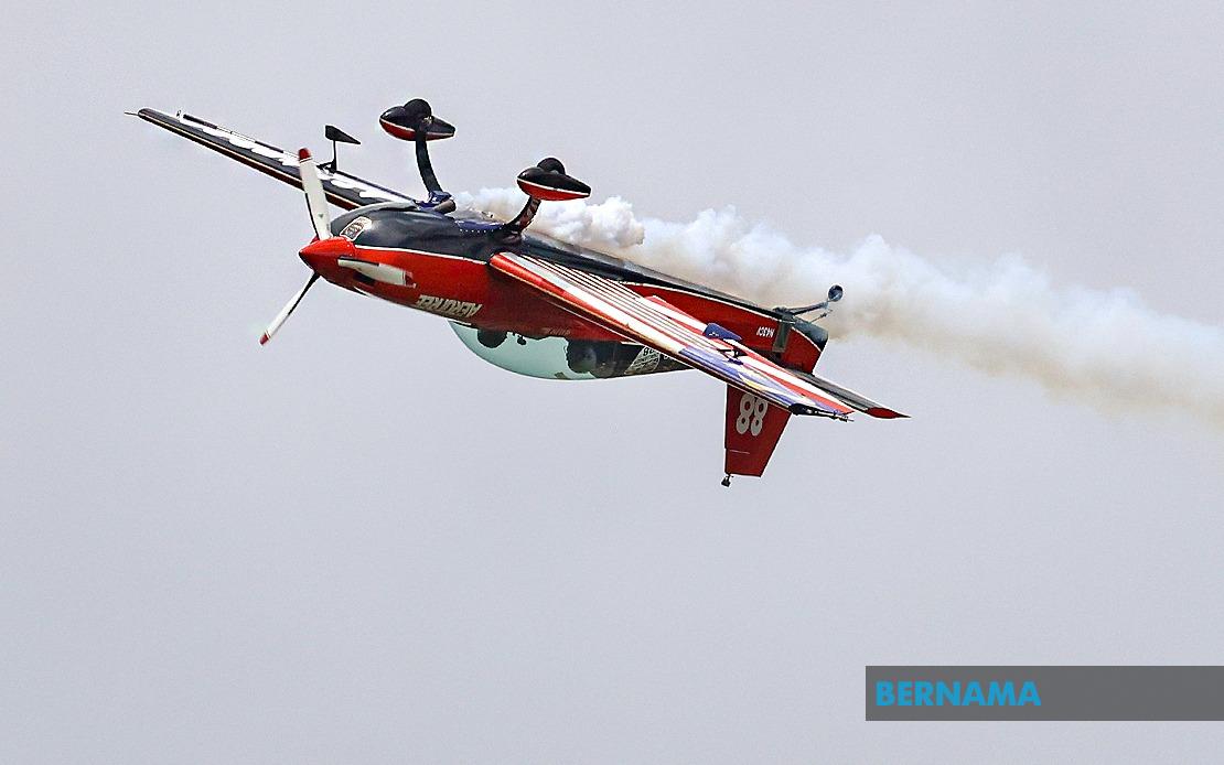 Veteran Pilot Halim Othman Brings Four Decades of Expertise to Merdeka Sunset Aerial Display