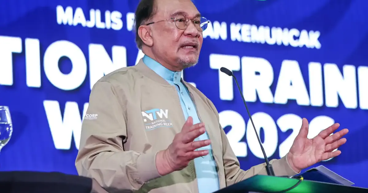 Anwar Criticises Sanusi's Comments on Non-Malay Loyalty