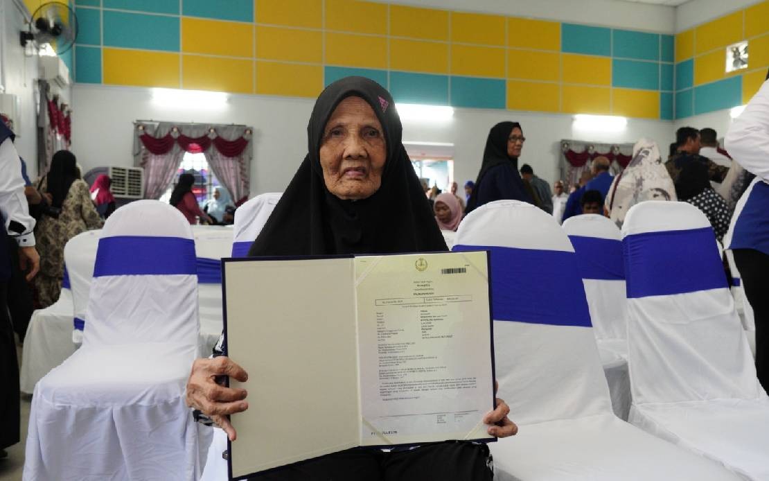 47 FELCRA Seri Gala Participants Receive Land Ownership Grants in Perak