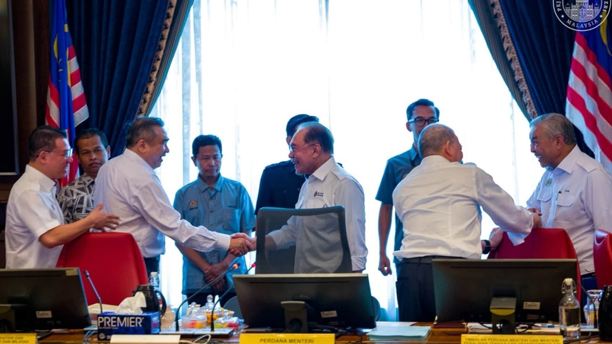 Anwar's Unity Message Strikes Chord Amid Negeri Sembilan Campaign