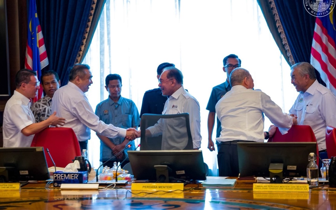 Anwar's Unity Message Strikes Chord Amid Negeri Sembilan Campaign